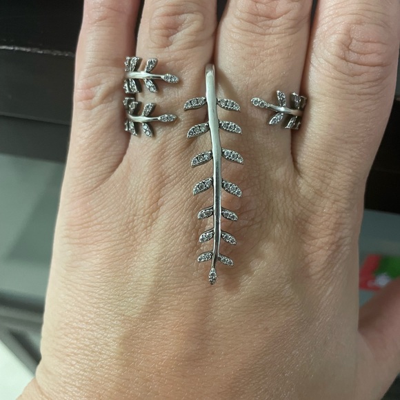 Meghan Markle Ring - Picture 4 of 4